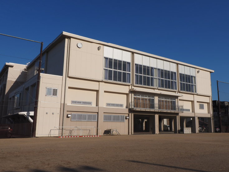 富山県立雄峰高校体育館